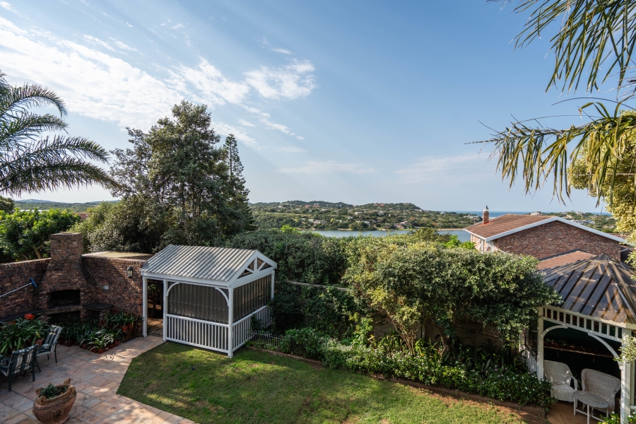 5 Bedroom Property for Sale in Seafield Eastern Cape